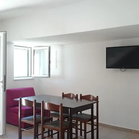 公寓 Emil 穆泰尔岛